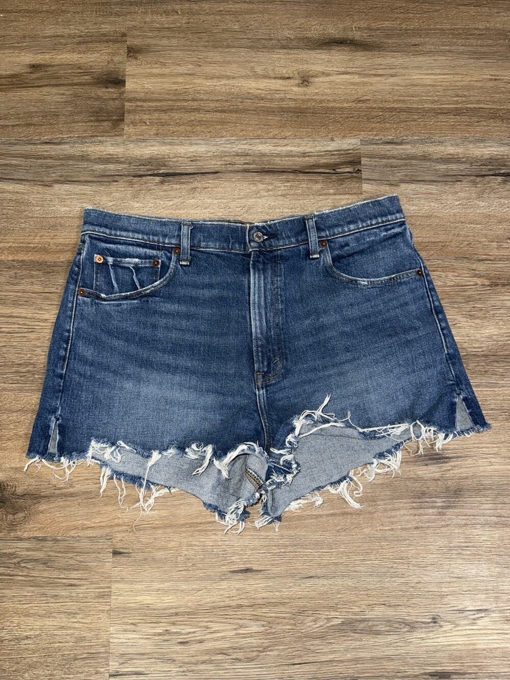 Abercrombie & Fitch High Rise Mom Short Distressed Raw Hem Medium Wash Sz 14/32